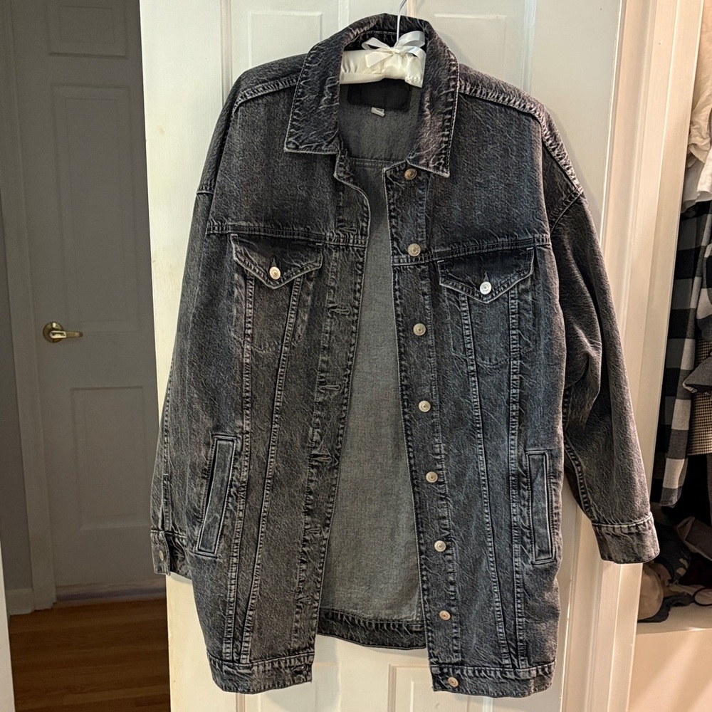 American Eagle Outfitters Dark Gray Oversized Denim Jacket - Picture 4 of 6